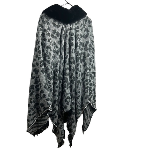 FAUX Fur Trim Open Front Vintage\Retro Inspired Pancho Cape Soft Warm One Size - Picture 3 of 16